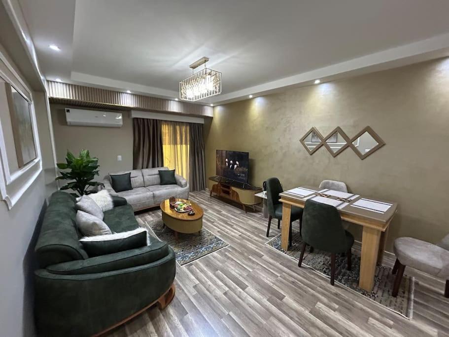 Skyline Luxury Suites 5 Mins From Cairo Airport Exterior photo