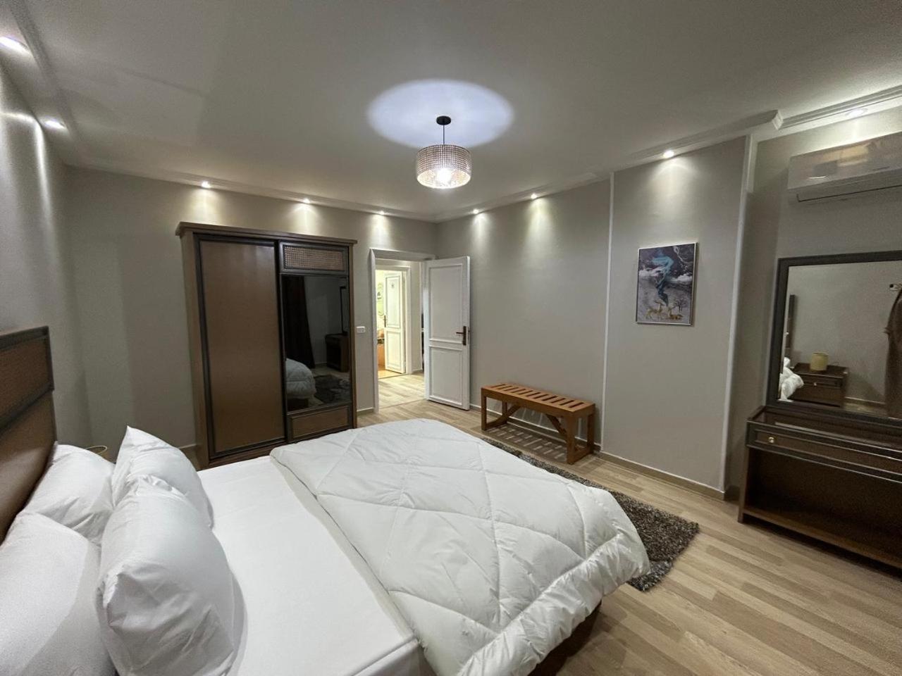 Skyline Luxury Suites 5 Mins From Cairo Airport Exterior photo