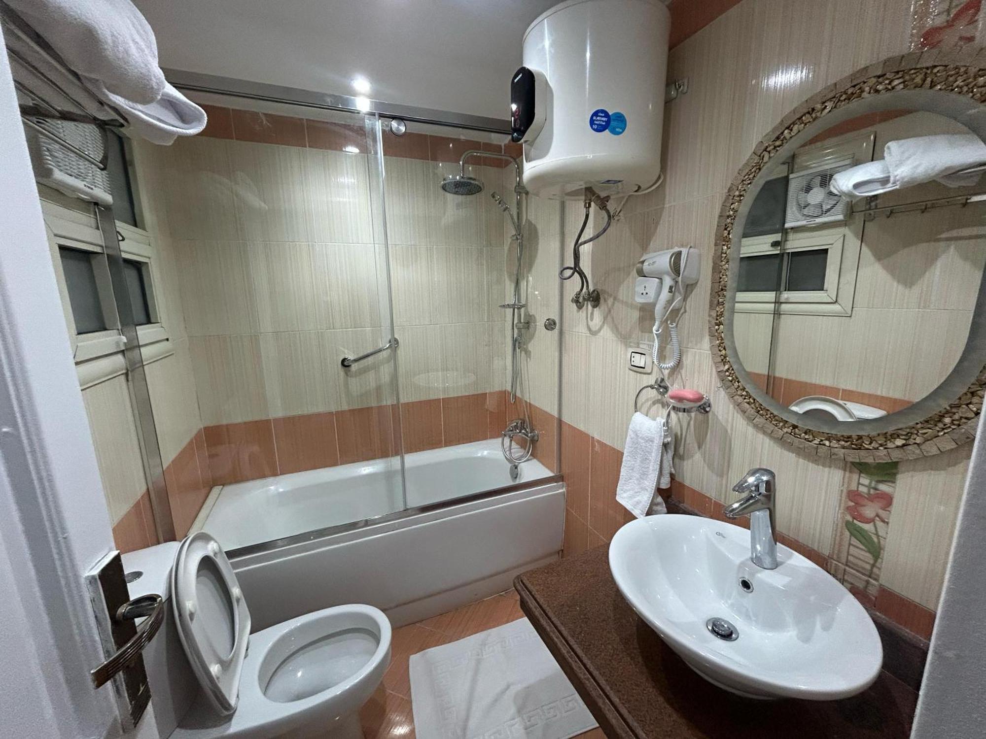 Skyline Luxury Suites 5 Mins From Cairo Airport Exterior photo