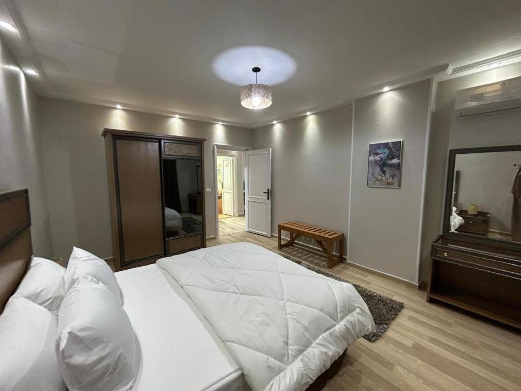 Skyline Luxury Suites 5 Mins From Cairo Airport Exterior photo